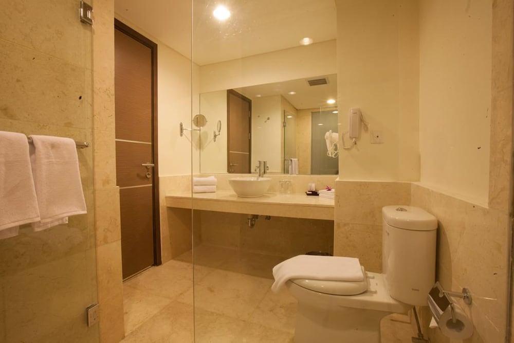 Claro Hotel Kendari Kültér fotó