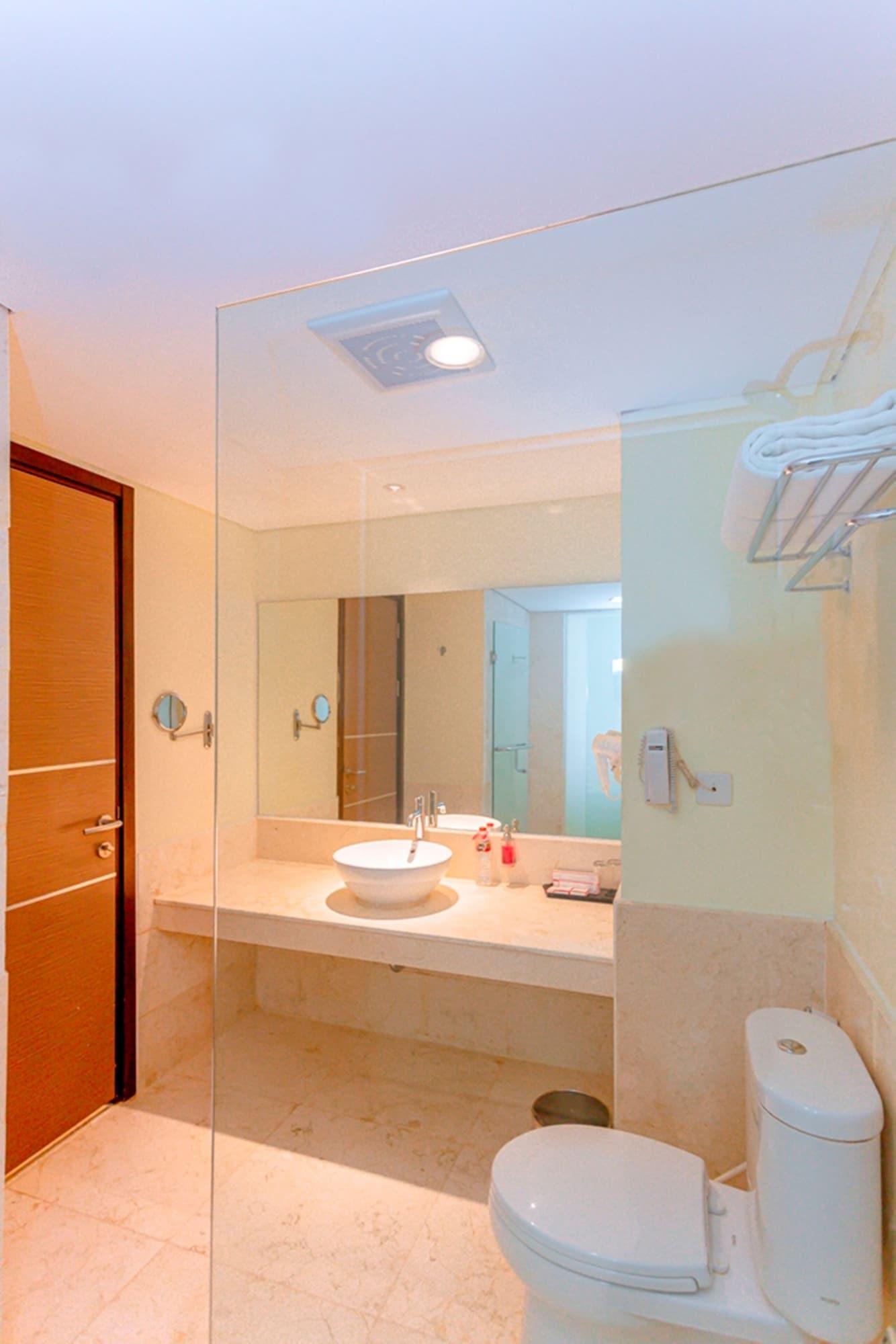 Claro Hotel Kendari Kültér fotó
