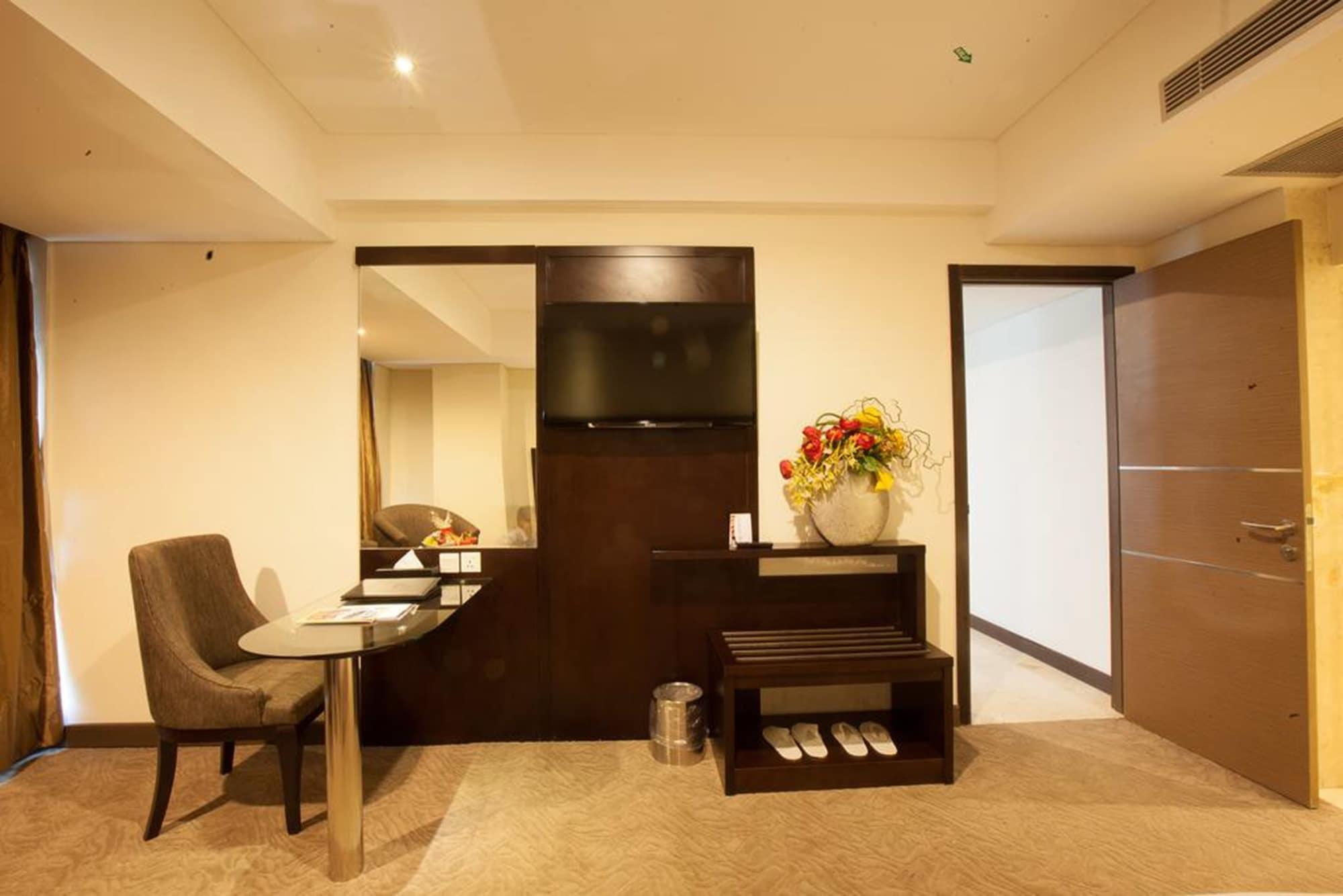 Claro Hotel Kendari Kültér fotó