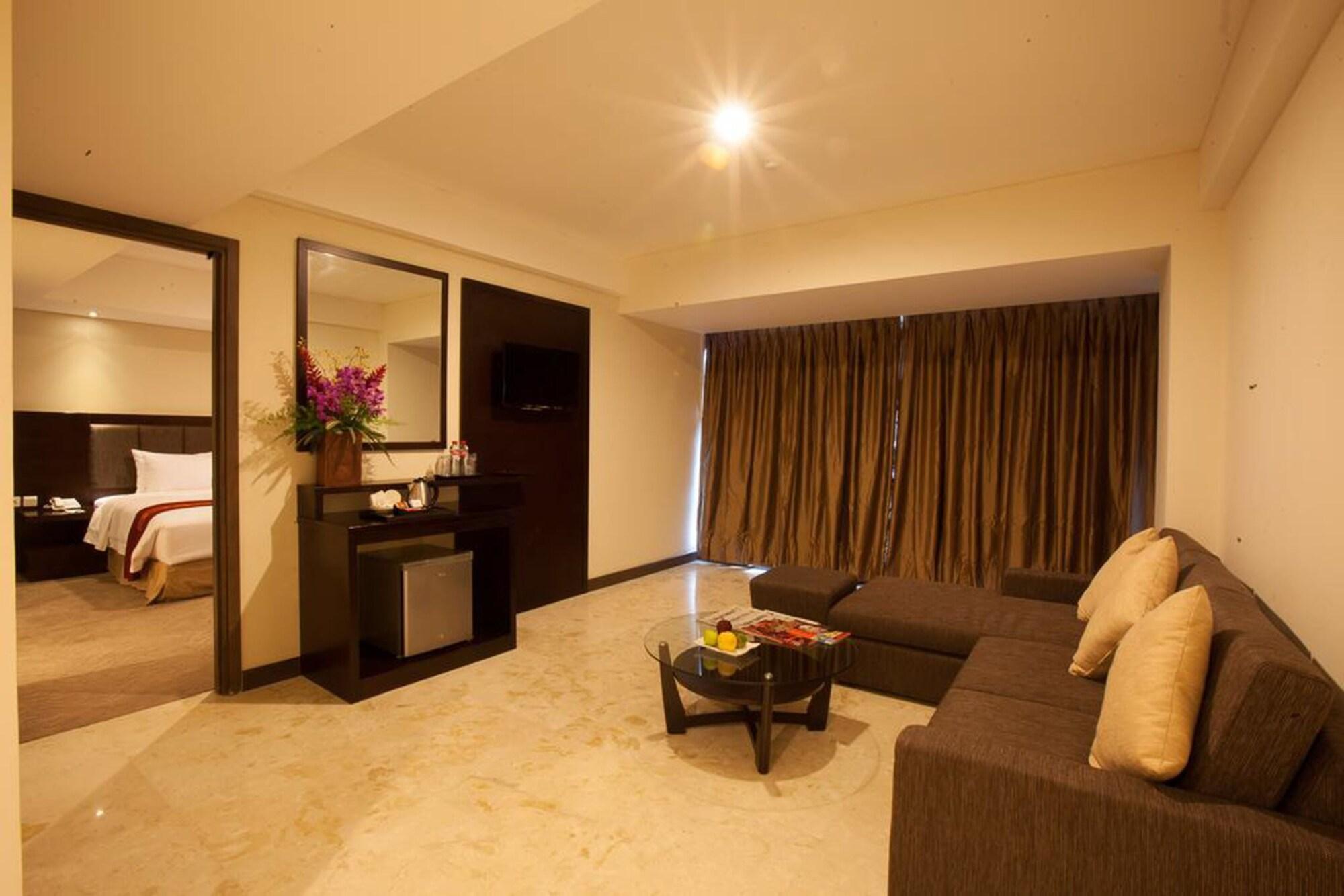 Claro Hotel Kendari Kültér fotó