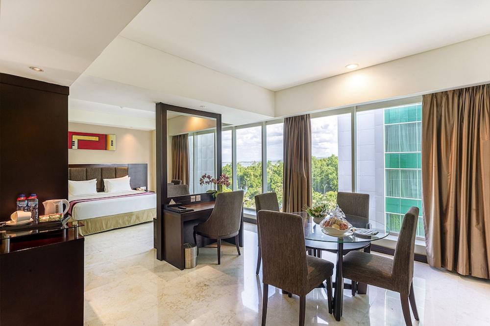 Claro Hotel Kendari Kültér fotó