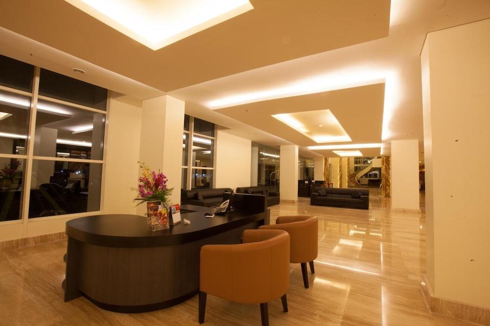 Claro Hotel Kendari Kültér fotó