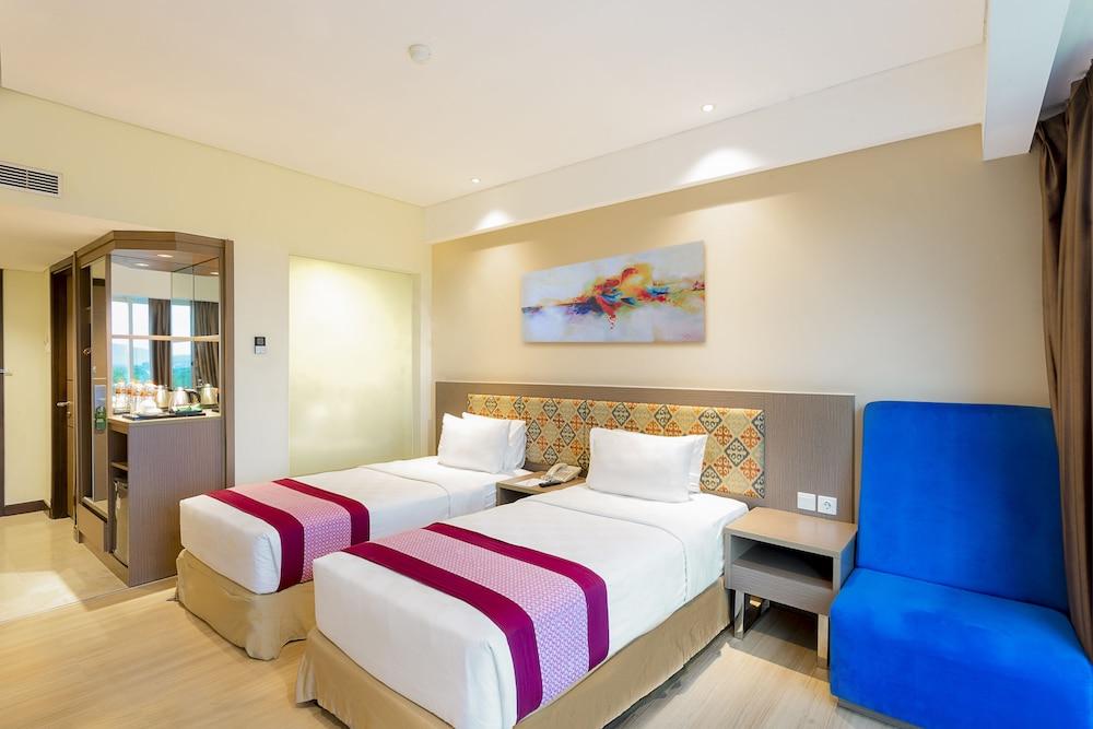 Claro Hotel Kendari Kültér fotó