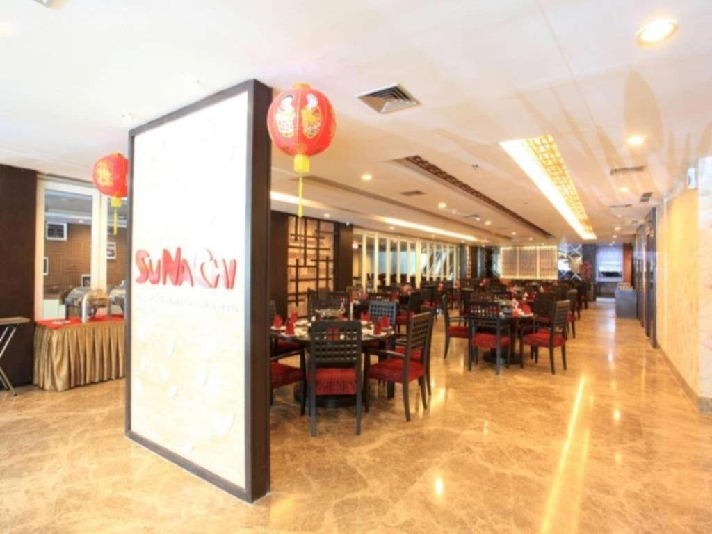 Claro Hotel Kendari Kültér fotó