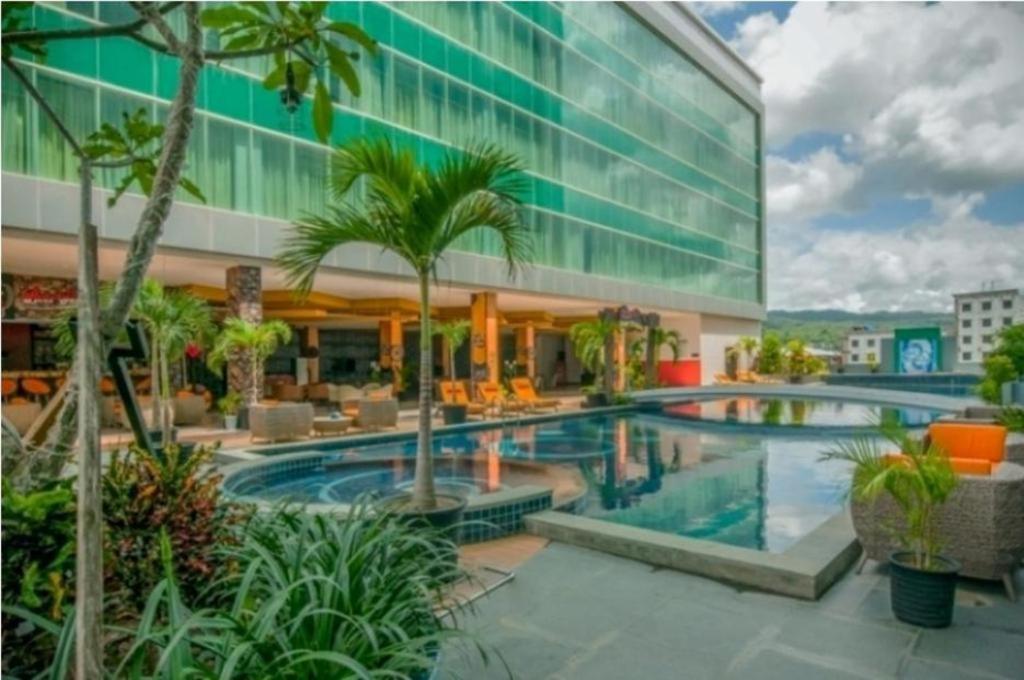Claro Hotel Kendari Kültér fotó