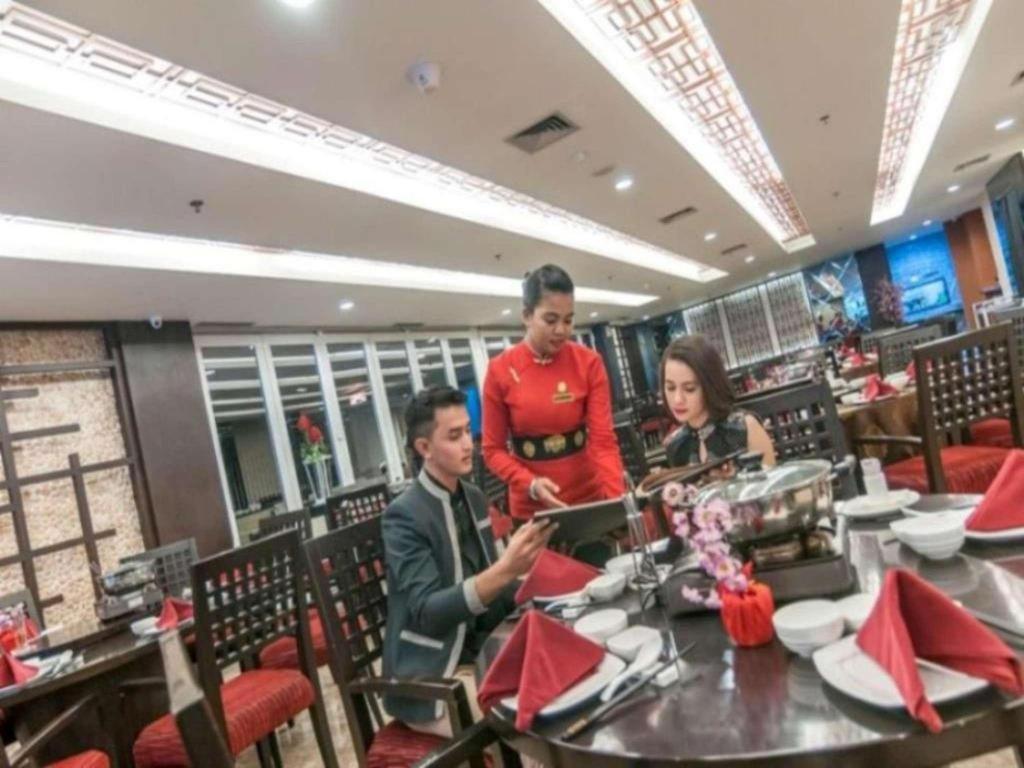 Claro Hotel Kendari Kültér fotó