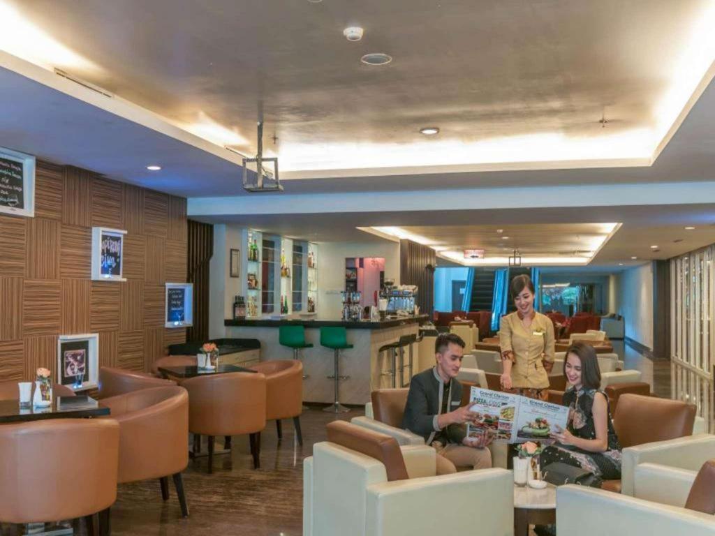 Claro Hotel Kendari Kültér fotó