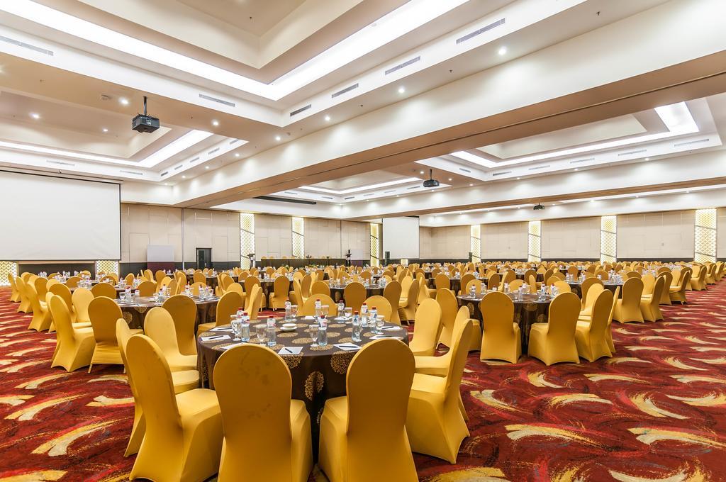 Claro Hotel Kendari Kültér fotó