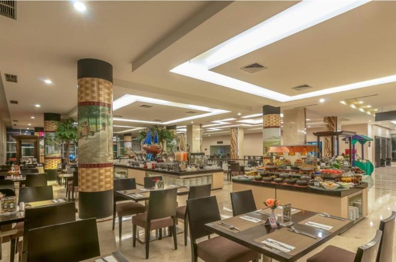 Claro Hotel Kendari Kültér fotó
