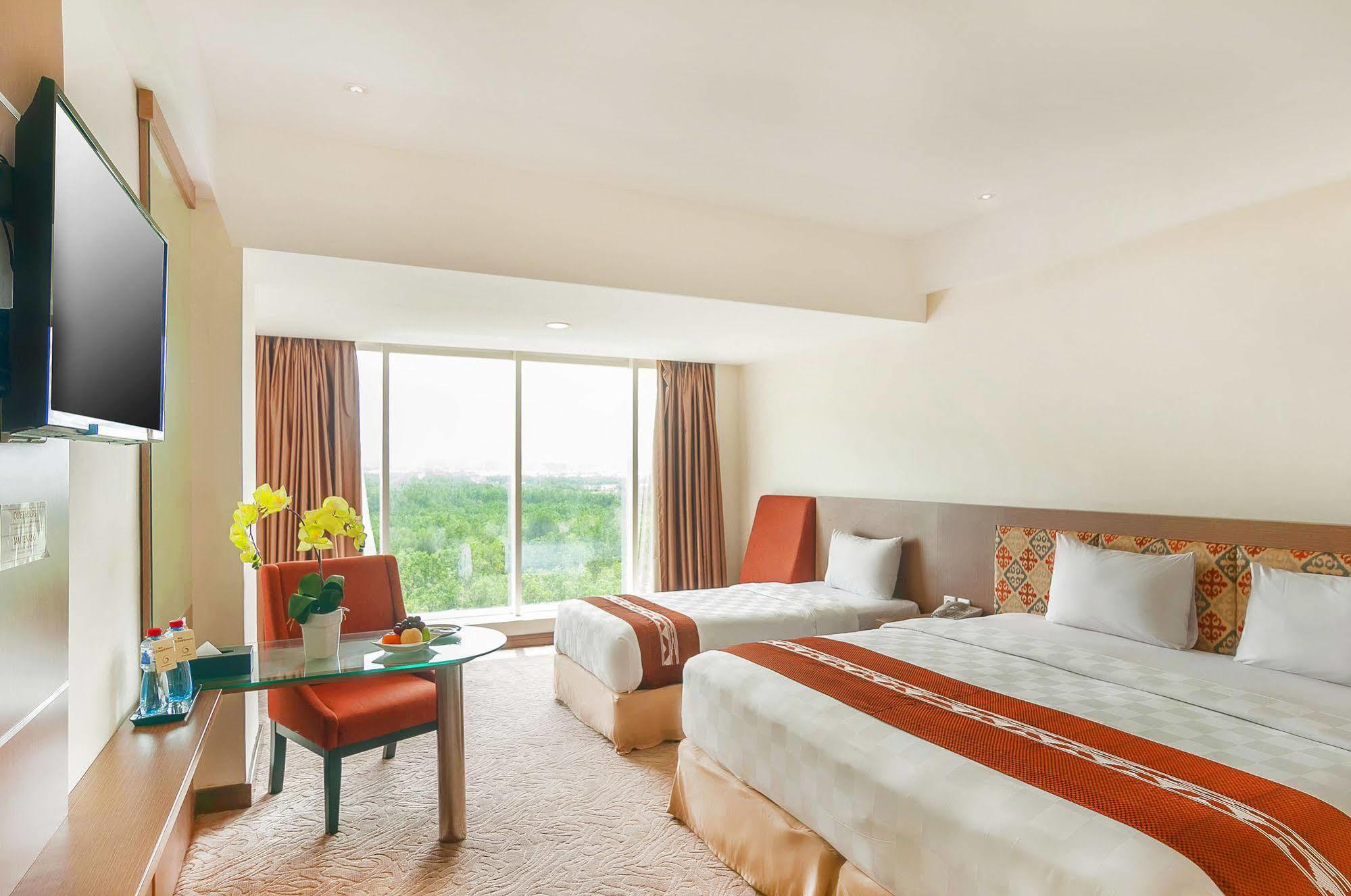 Claro Hotel Kendari Kültér fotó