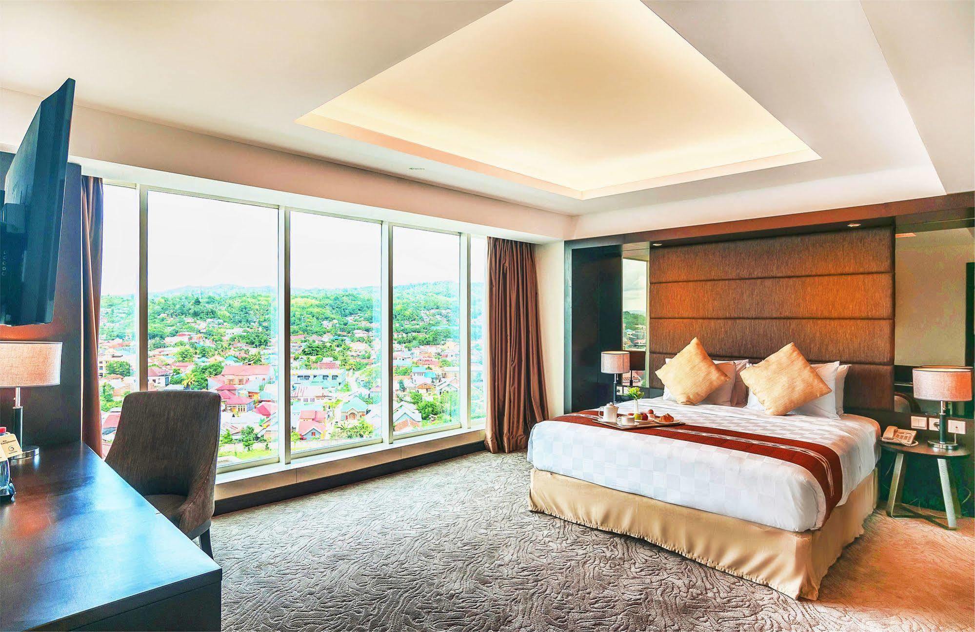 Claro Hotel Kendari Kültér fotó