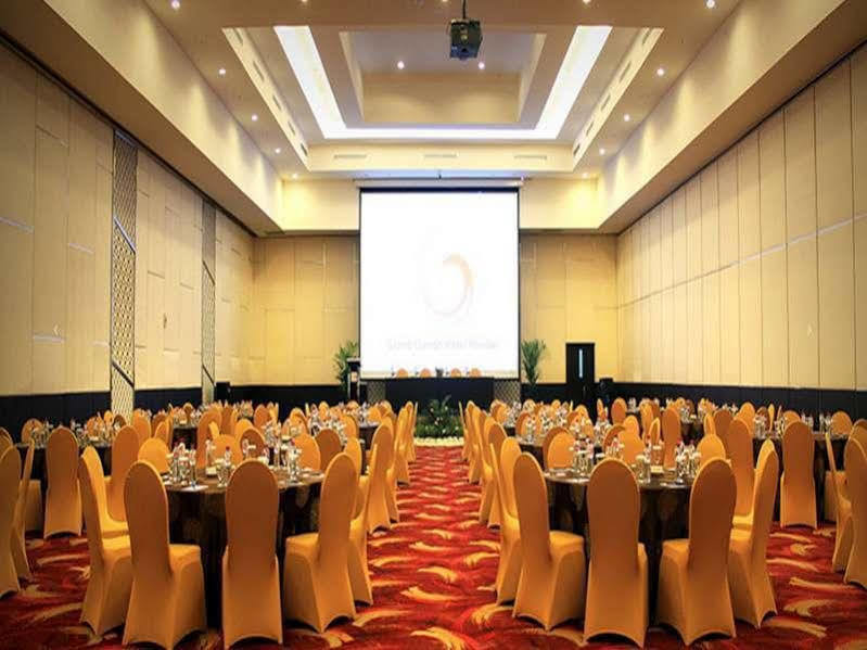 Claro Hotel Kendari Kültér fotó
