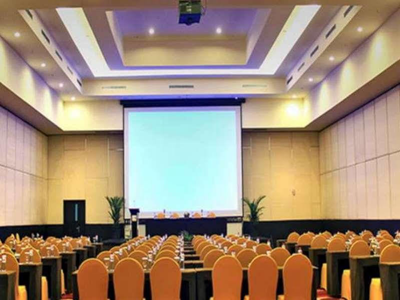 Claro Hotel Kendari Kültér fotó
