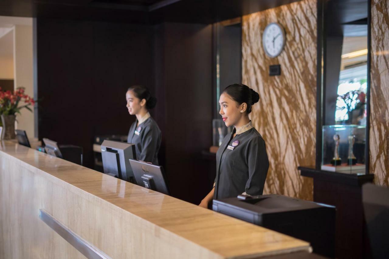 Claro Hotel Kendari Kültér fotó
