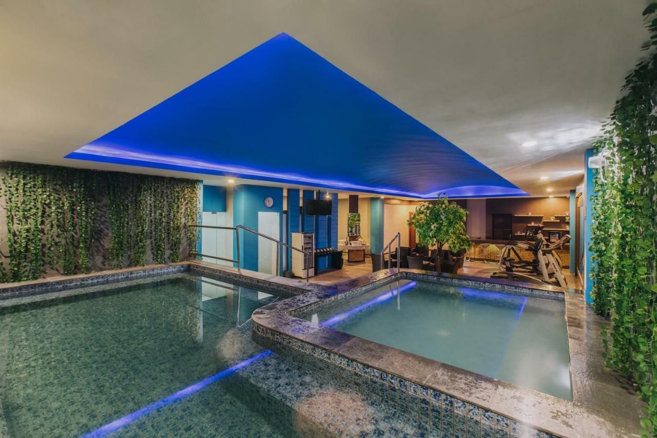 Claro Hotel Kendari Kültér fotó